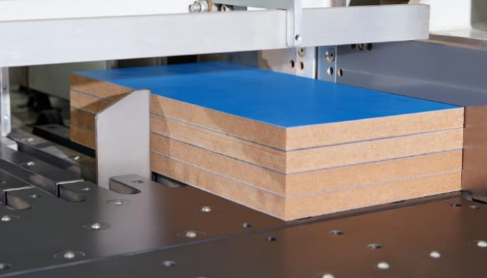 側(cè)靠機(jī)構(gòu) 鋸車(chē)集成側(cè)靠裝置