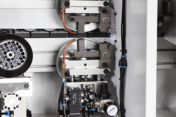 平刮邊機構(gòu) 平刮邊機構(gòu)